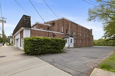 50 E Main St #9 1