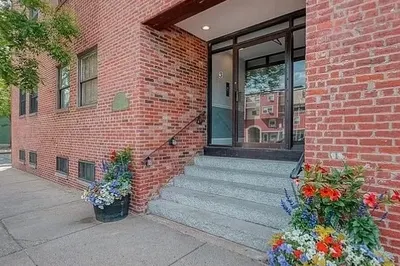 3 Essex Street #10 1