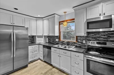 64 Shores St 1