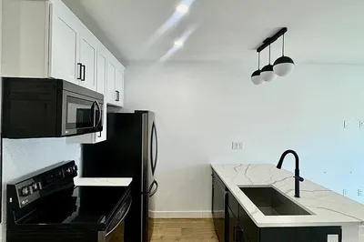 144 Old Colony Ave #403