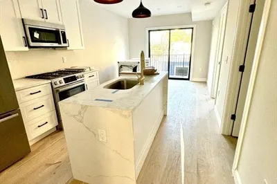 48 Woodward St #2