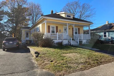 37 Menlo Ave