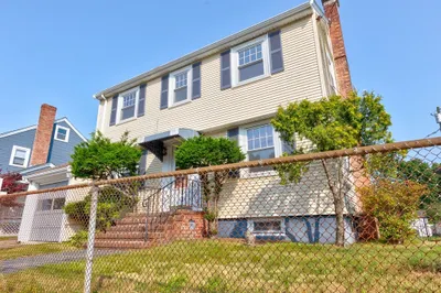 196 Spring St