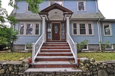 4 Hillsboro St