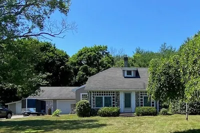 8 North Precinct St