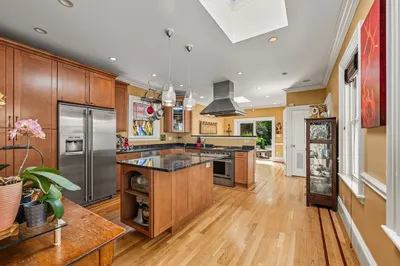583 East Broadway 1