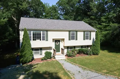 3 Hollow Tree Ave 1