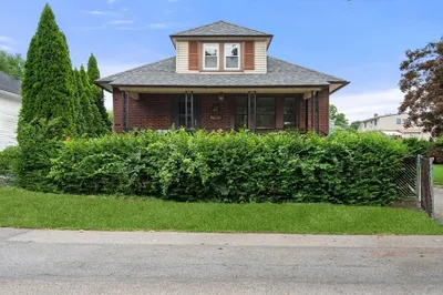 23 Hazel St