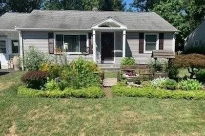 58 Maebeth St