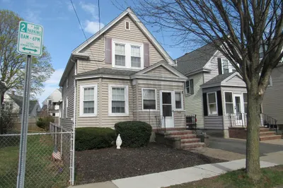 260 Newbury Ave 1