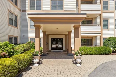 12 Russell Rd #303