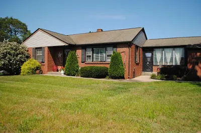 16 Woodcrest Dr