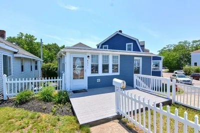 851 Quincy Shore Dr