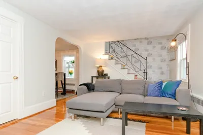 85 Beach Rd 1