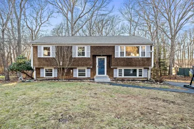 38 Winthrop Dr