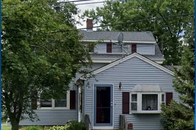 18 Hagar St