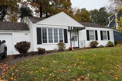 61 Woodside Ave