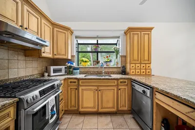 74 Cranberry Rd 1
