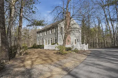 4 Charnock Circle