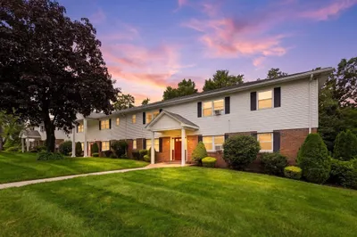 119 ColoniAl Cir #A