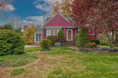 38 Edwards Ave 1