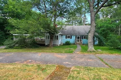 61 Meadowbrook Rd