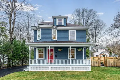 26 Cottage St