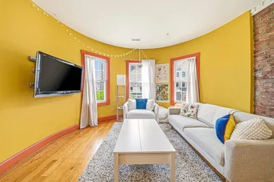 12-14 Everett St #202 1