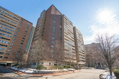 2 Hawthorne Pl #3M