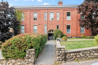 40 School St #10 1