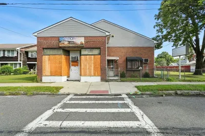 222-224 Main St 1