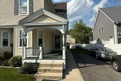9-11 Rockland St #9 1