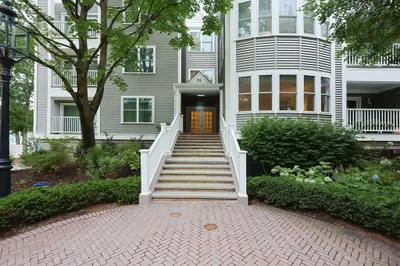 26 Holly Ln #3E