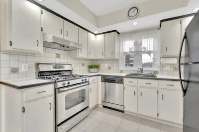 131 Beacon St #4