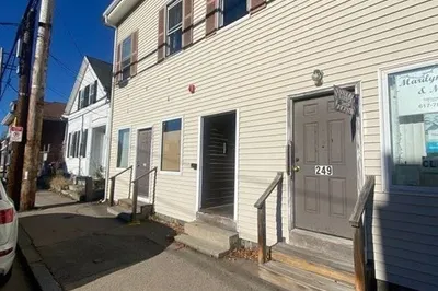 253 Copeland St 1
