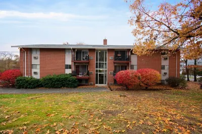 6 Crescent Dr #4