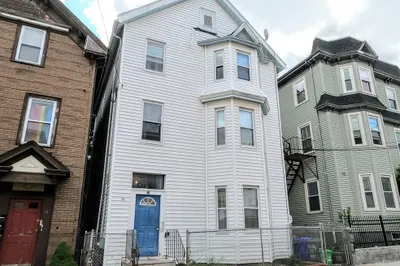 20 Ashley St #2