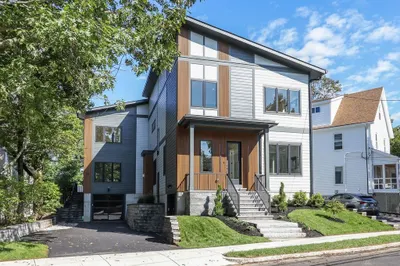54 Beecher Pl #1
