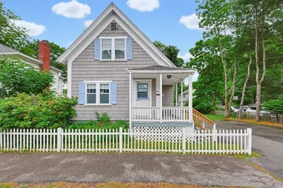 18 Plain St