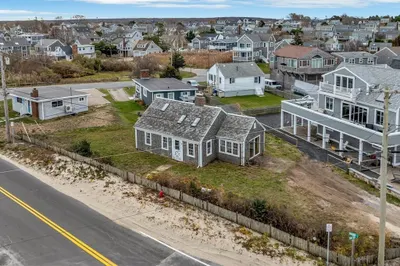 2 Freeman Avenue