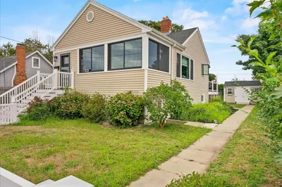 33 D St