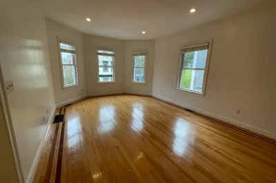 11 Peters St #2