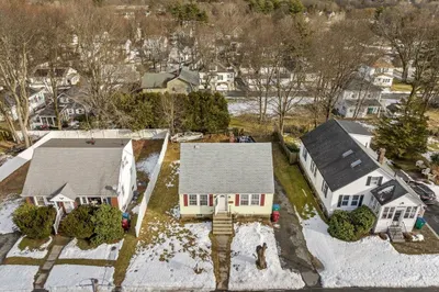 41 Holbrook Ave