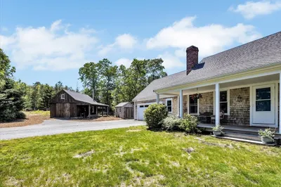 137 Middle Rd 1