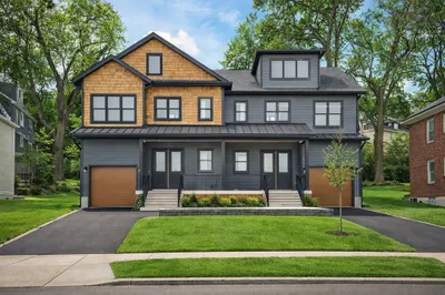 82-84 East Side Pkwy #82 1