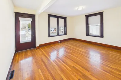 4 River St #4