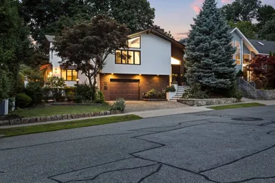 18 Roosevelt Rd 1