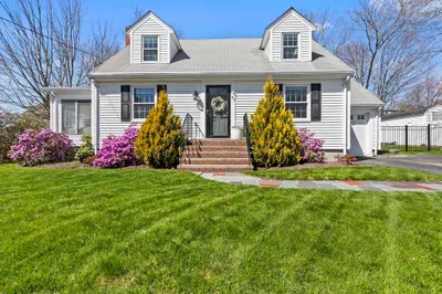 43 Roberts Dr 1