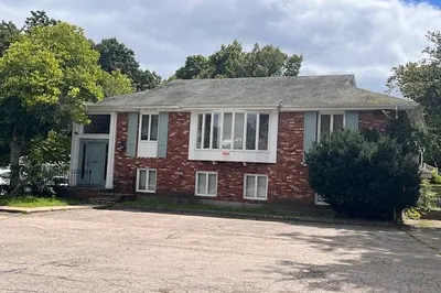 572 Pleasant St 1