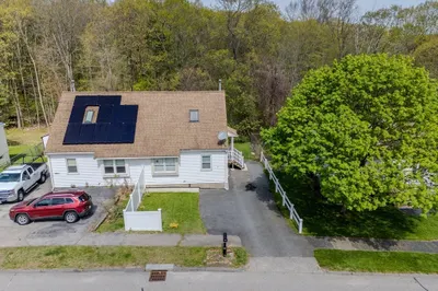 38 Parsons Hill Dr 1